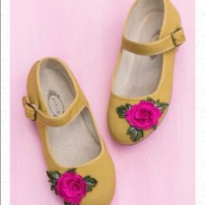 New Big girl size 6 (ladies 8) Joyfolie flats